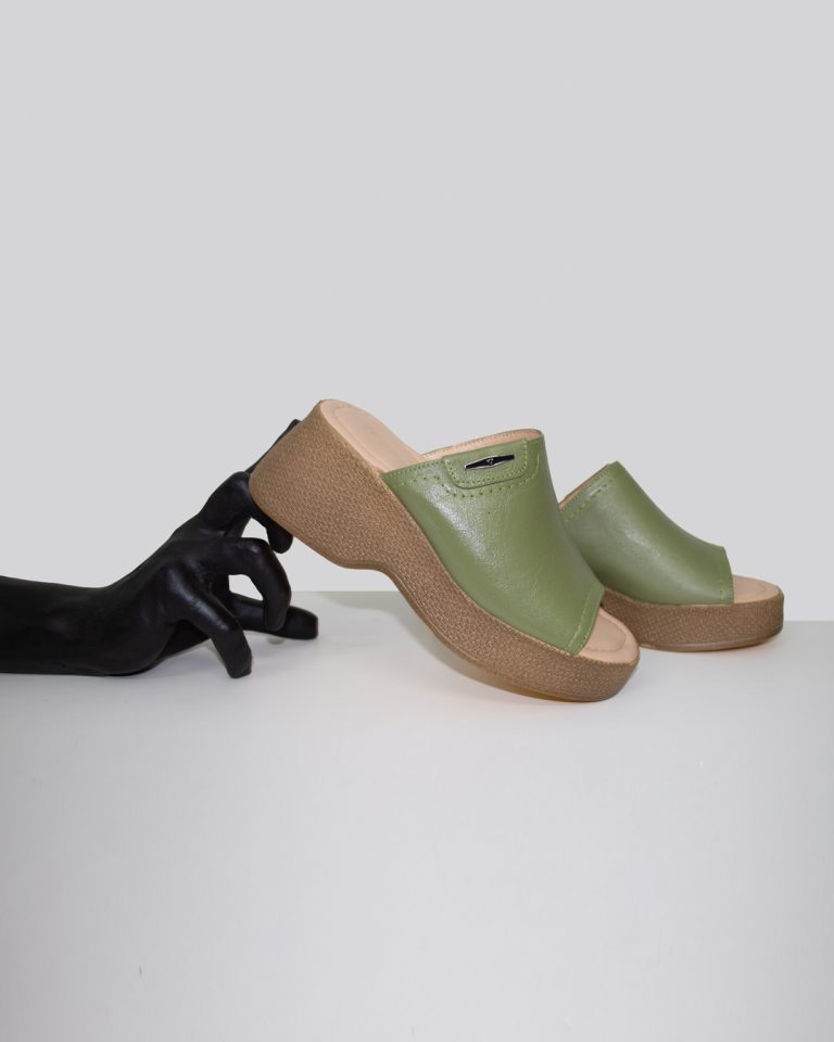 صندل چرمی زنانه دست‌دوز مدل «کلاسیک 115»