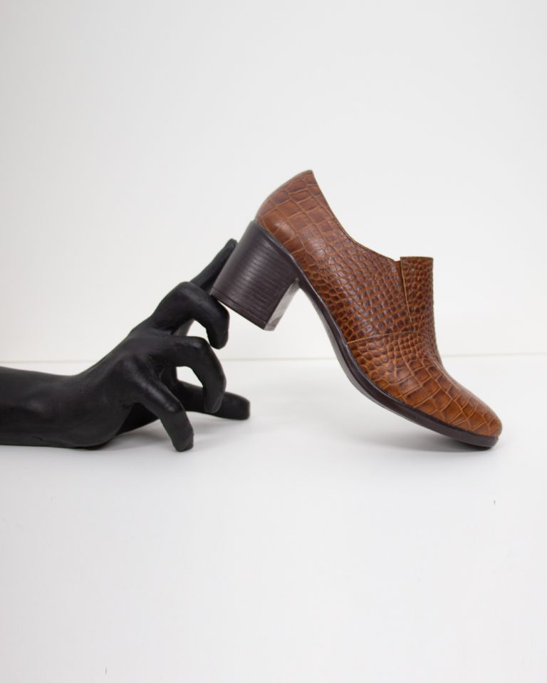 کفش چرمی زنانه دست‌دوز مدل «کلاسیک 117»